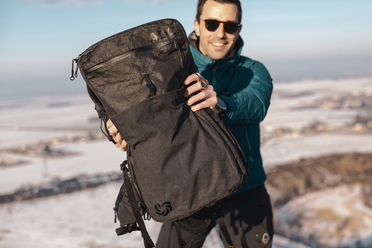 The All Day Carry: The Perfect Travel Companion by Matthieu LEROUX