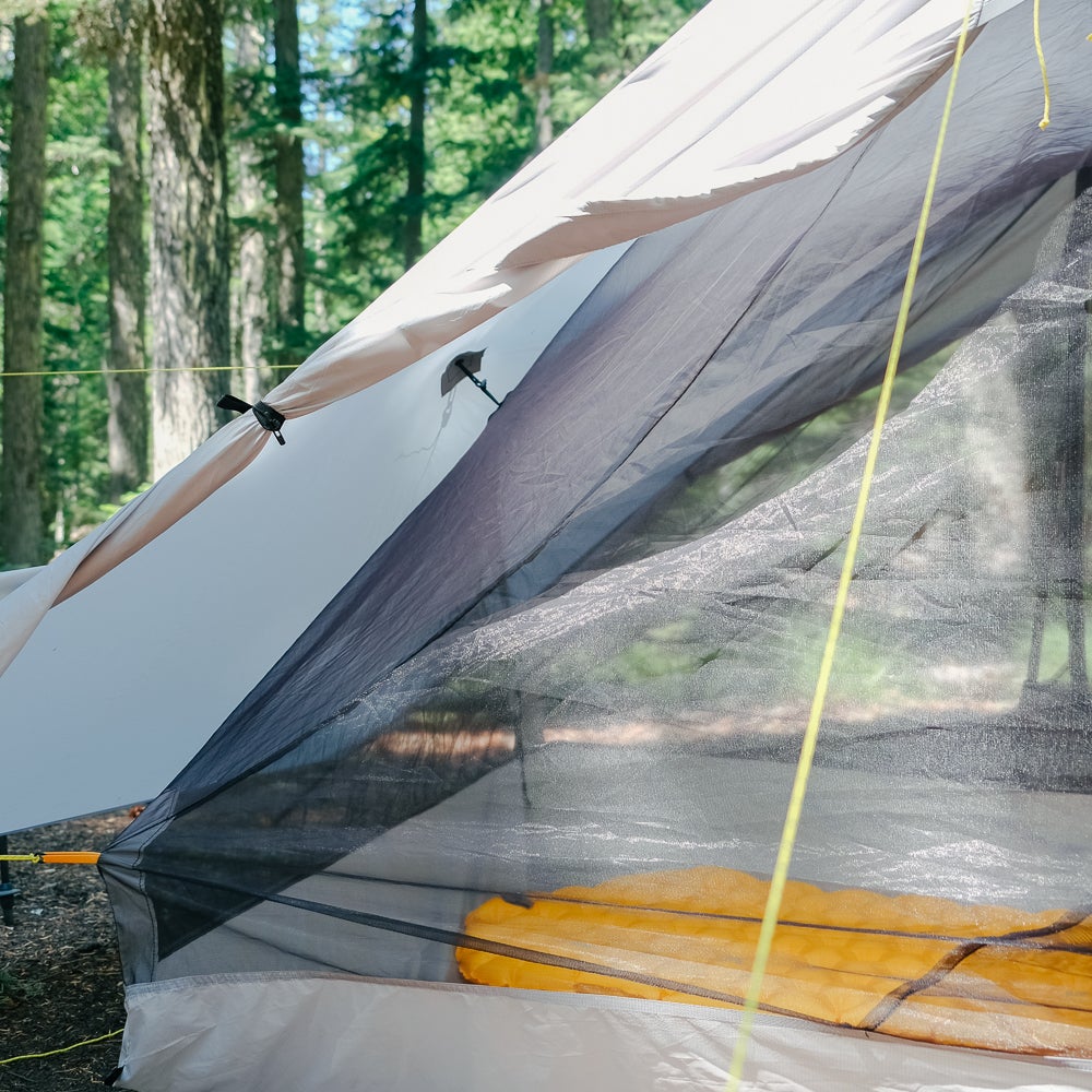 Ultralight rain outlet fly